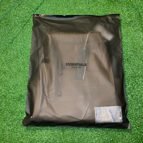 ESSENTIALS FEAR OF GOD OAK RELAXED SWEAT SHORTS🆕 - Picture 8 of 12